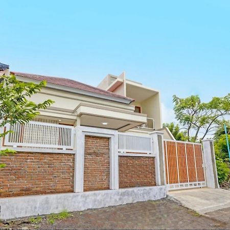 Kanggo Riko Family Homestay Mitra Reddoorz Banyuwangi  Exterior photo