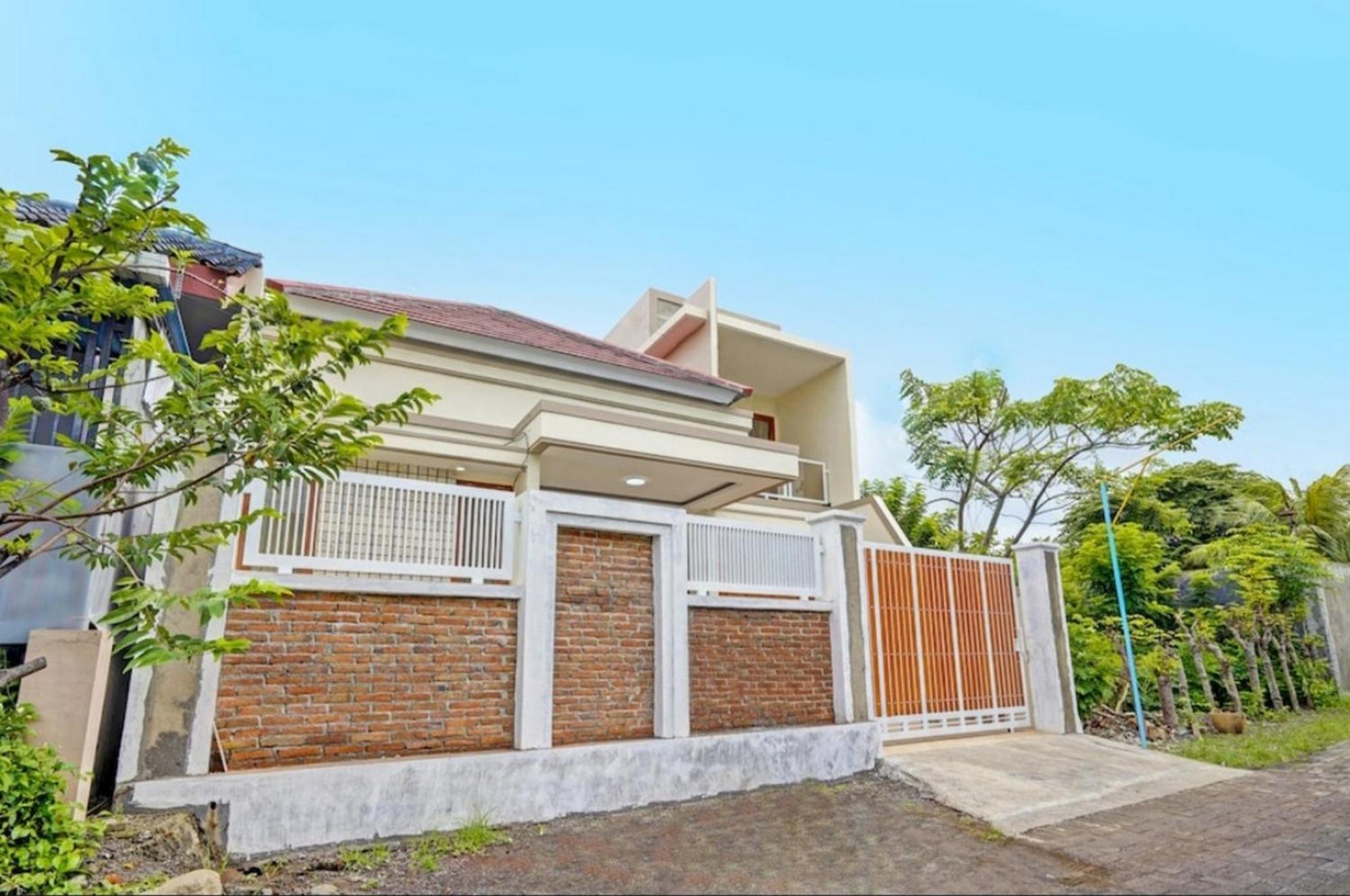 Kanggo Riko Family Homestay Mitra Reddoorz Banyuwangi  Exterior photo